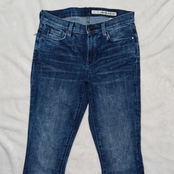 DKNY EUC Dark Denim Acid Wash Cropped Capri Jeans size 2 - Picture 5 of 10